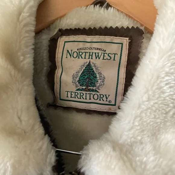 Northwest Territory leather jacket, fur trim - Picture 4 of 14